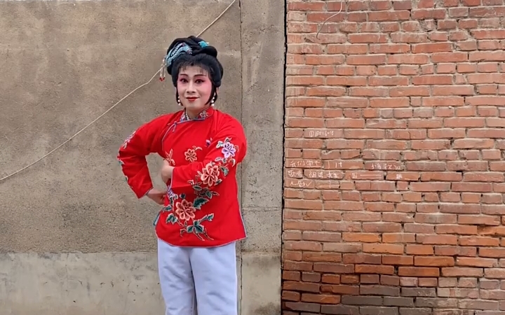 戏曲中的"巧穿衣"